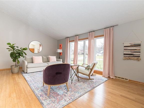 5th image of 32893 Cromwell Dr