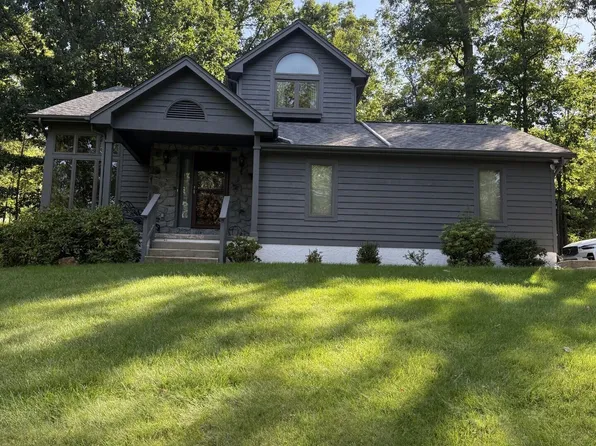 307 Baker Ln, Altoona, PA 16601