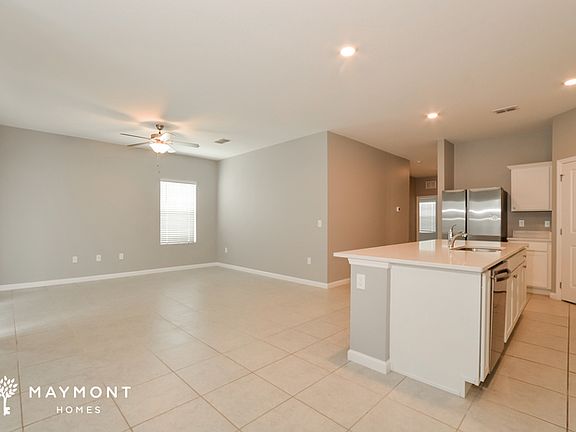 3rd image of 335 Kenilworth Dr