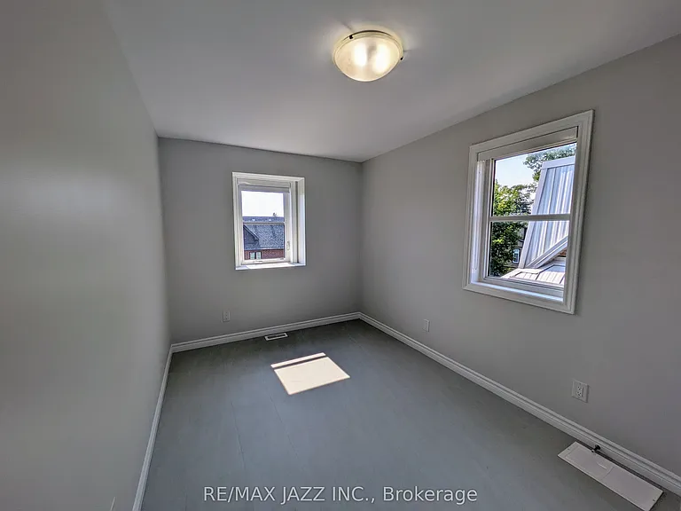 770 King St E #202 — Photo 20