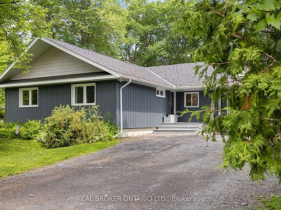 2nd image of 929 Bayview Dr