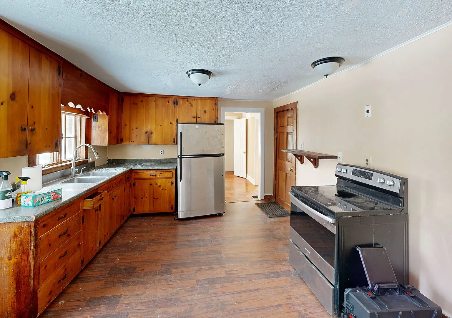Cozy Two Story Home with Two Bathrooms — Photo 2