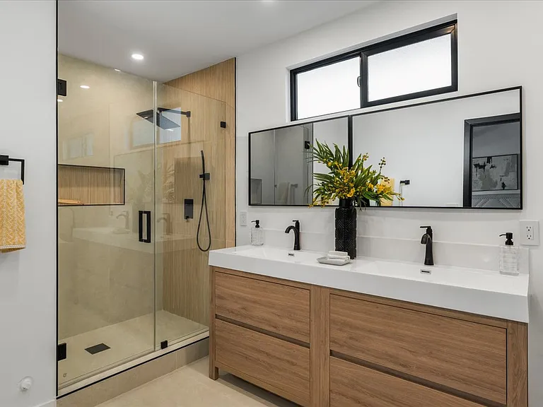 3873 Royal Woods Dr — Photo 20