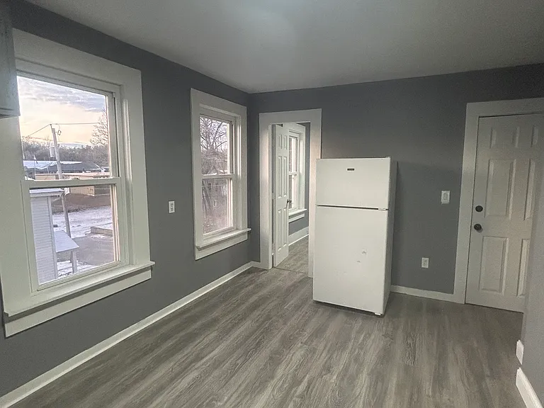 391 Unity Ave #2 — Photo 4