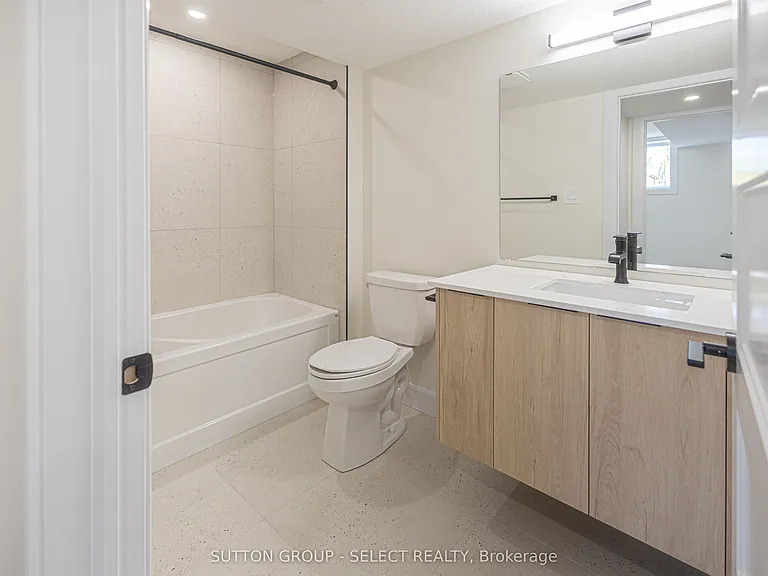 233 Upper Queen St #18 — Photo 34