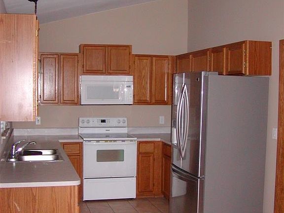 5th image of 40809 Magnolia Dr E