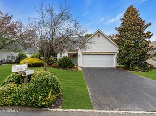 27 Strawberry Lane, Lakewood, NJ 08701