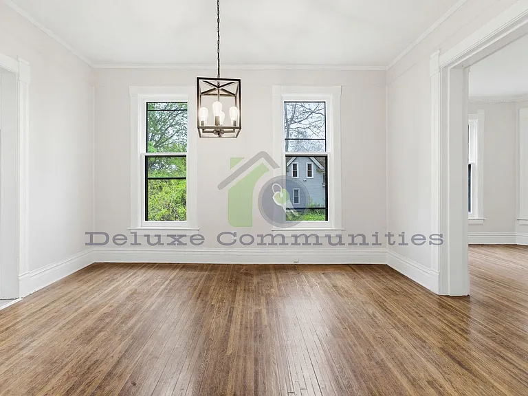 410 Eastern Ave SE — Photo 17