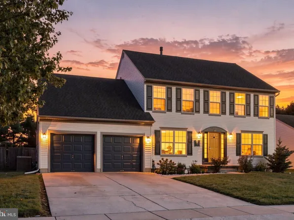 4 W Kennedy Dr, Laurel Springs, NJ 08021