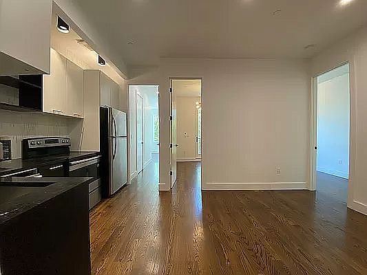1st image of 194 Scholes St #2