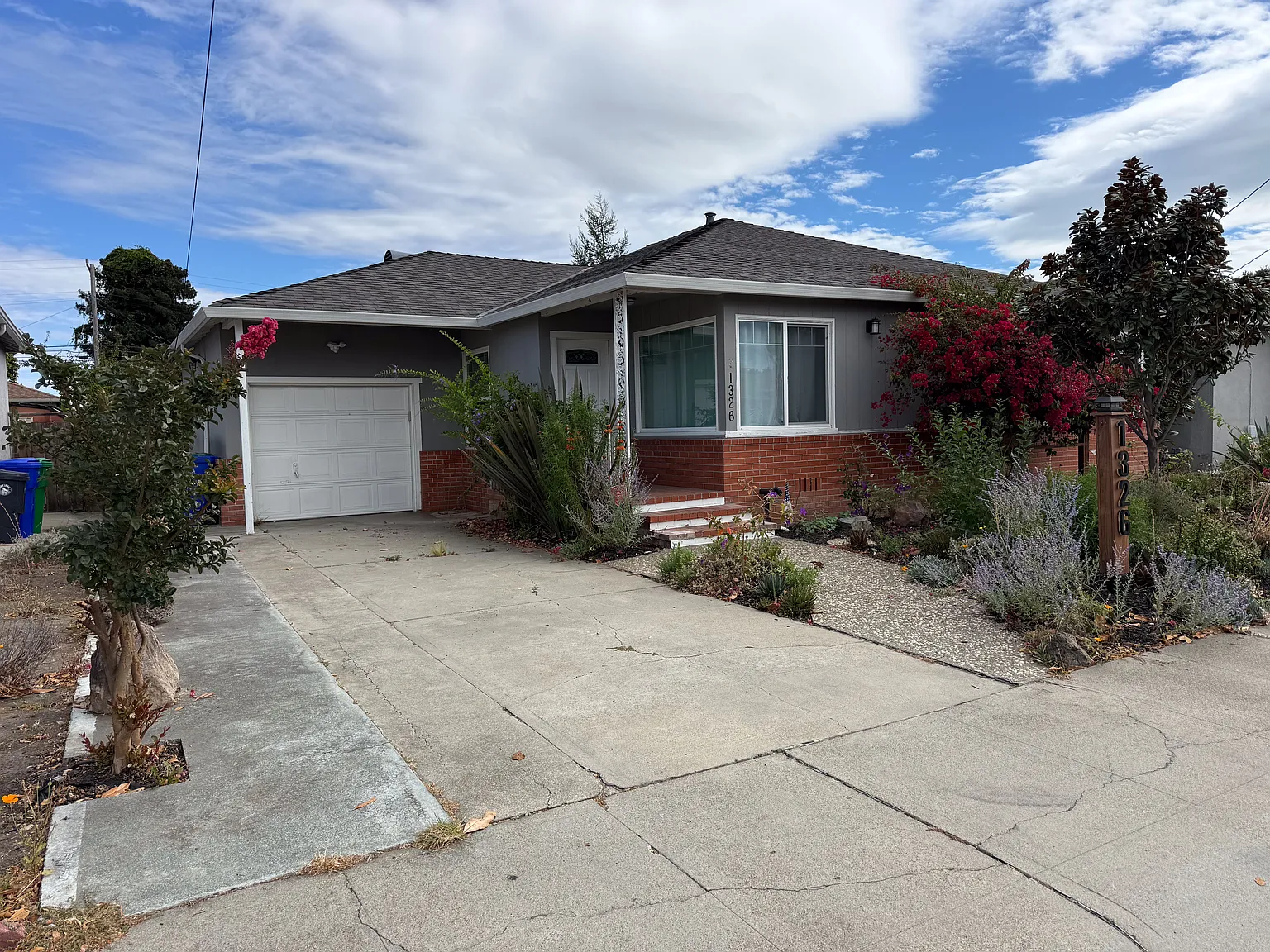 3 bed, 1317 sqft, $3,500 — Photo 2