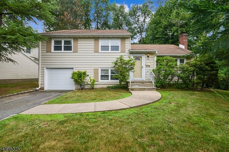1st image of 23 Mounthaven Dr