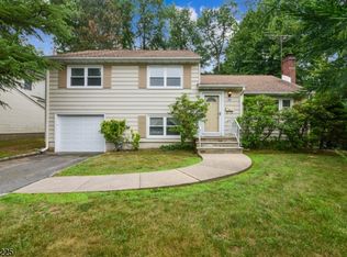 23 Mounthaven Dr, Livingston, NJ 07039