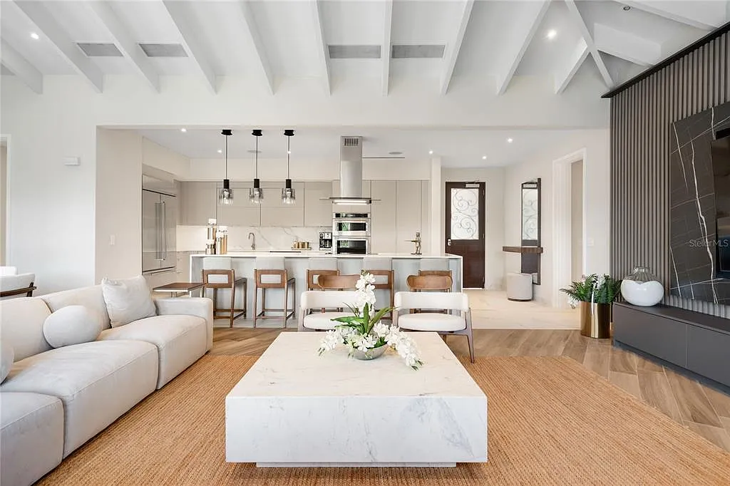 4 bed, 4.0 bath, 3461 sqft, $25,000 — Photo 4