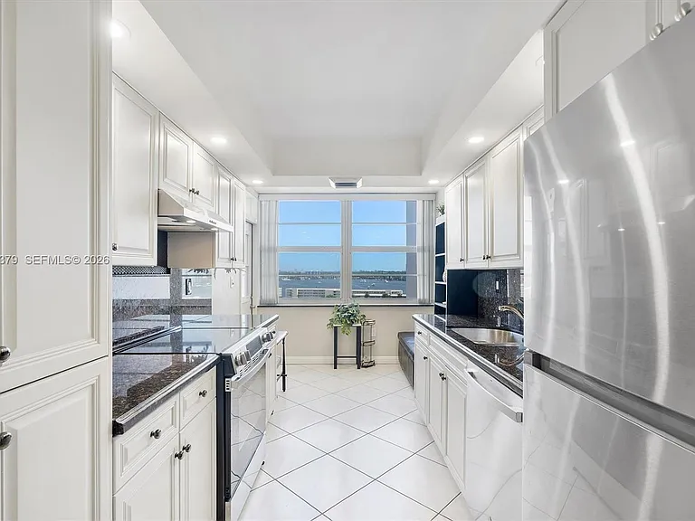 18031 Biscayne Blvd #1401 — Photo 13