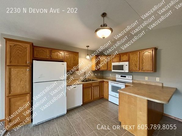 2230 N Devon Ave APT 202