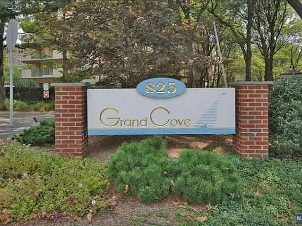 100 Grand Cove Way APT 2K, Edgewater, NJ 07020