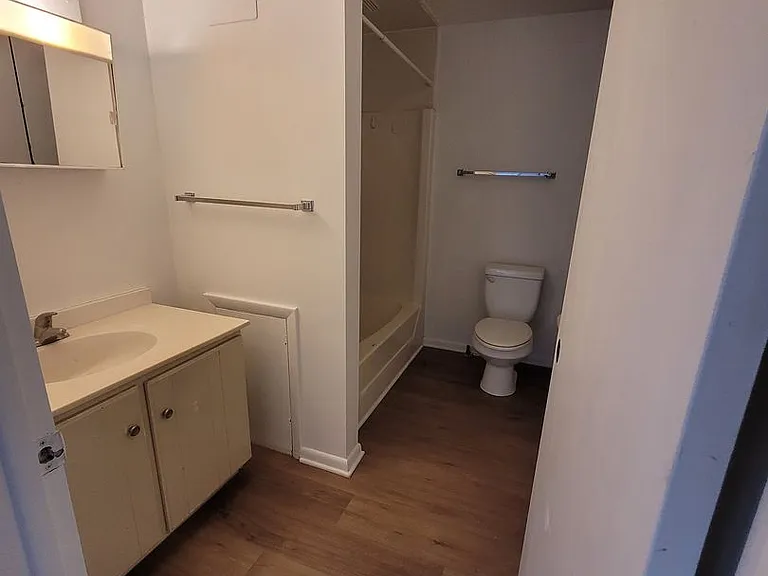 25 Cloister Ave — Photo 8