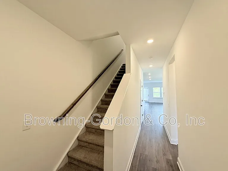 312 Traywick Pl — Photo 2