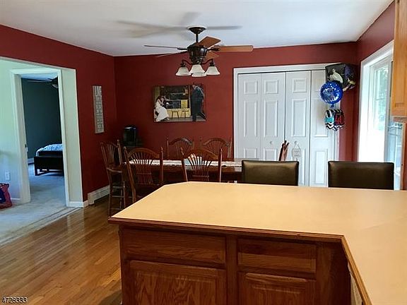 3rd image of 27 Zinnia Dr