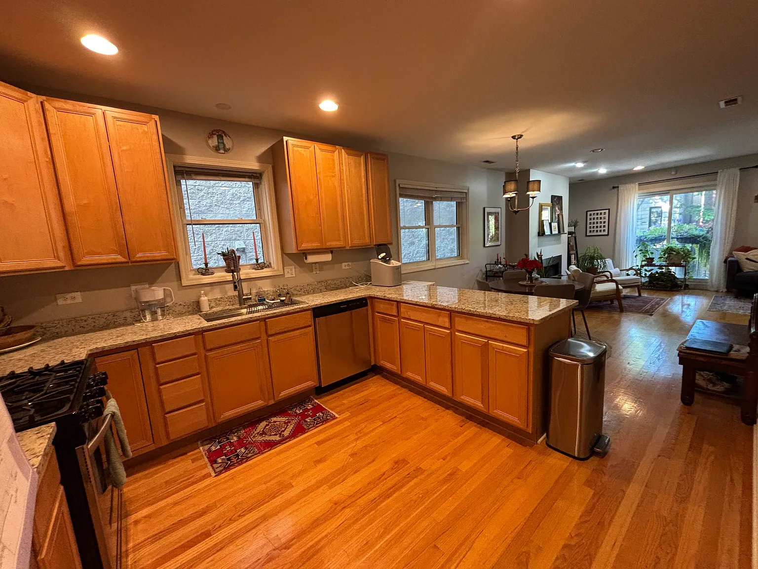 2 bed, 1000 sqft, $2,550 — Photo 2