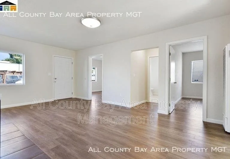 2462 Taylor Ave #B — Photo 1