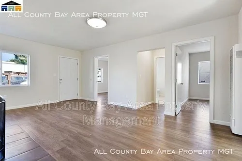 2462 Taylor Ave #B Photo 1
