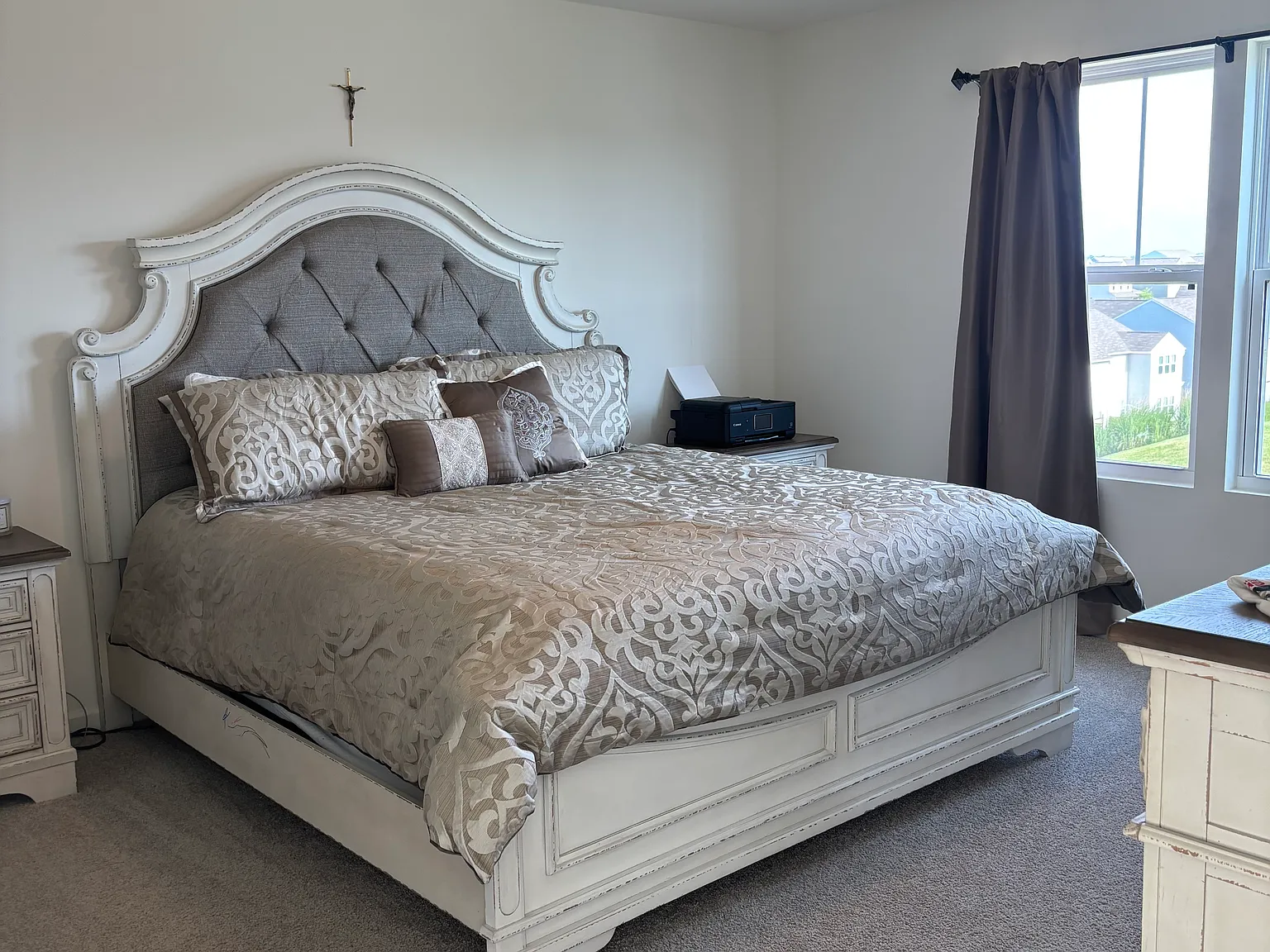3 bed, 2090 sqft, $2,200 — Photo 2