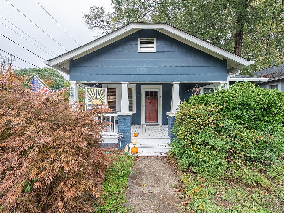 Covered front porch = classic Atlanta living