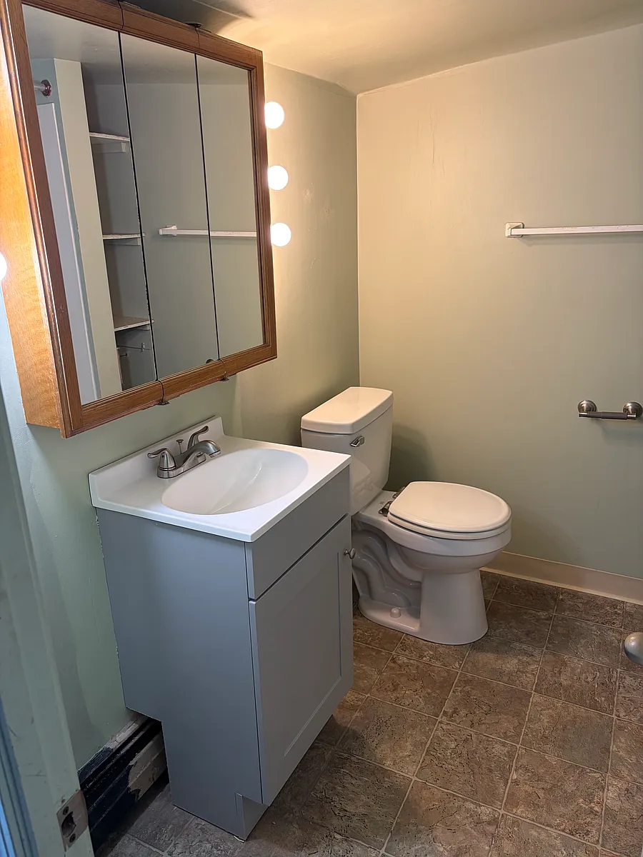 Building Photo - 3517 Washington Ave #2