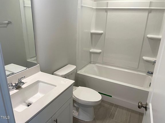 5th image of 3012 Honeymyrtle Ln