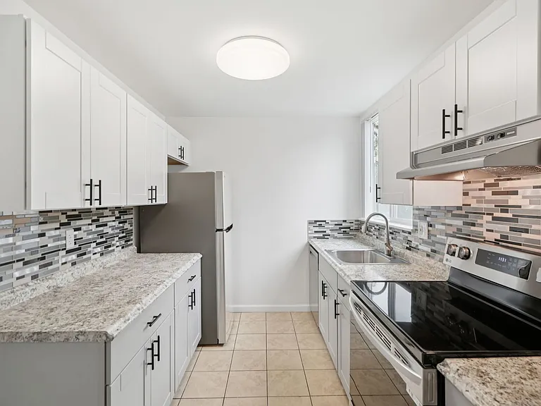 Images Columbia Apartments — Photo 7