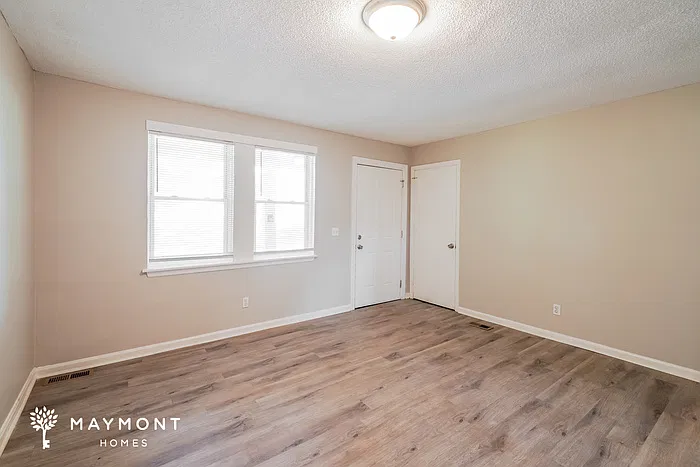 3 bed, 1.0 bath, 910 sqft, $1,280 — Photo 3