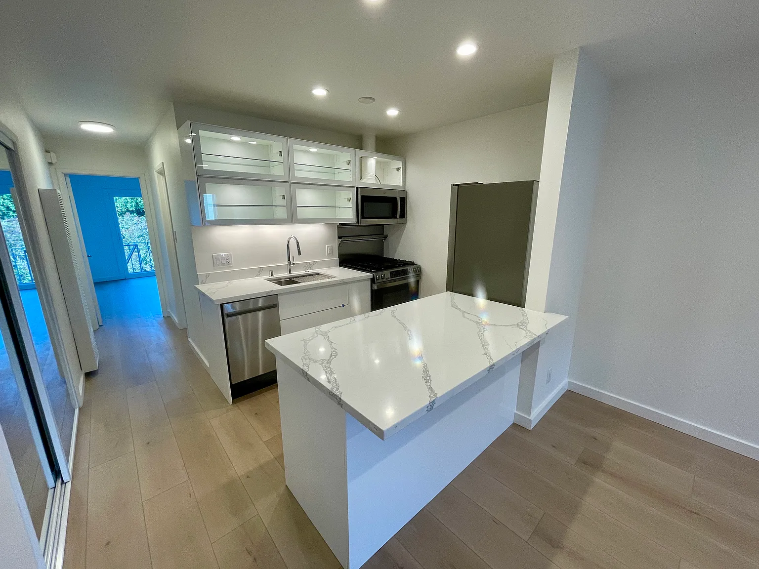 2562 Post St APT 204 photo 1