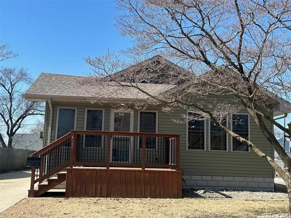 422 George St, Wood River, IL 62095