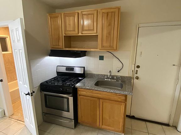 2nd image of 926 W Side Ave APT 1