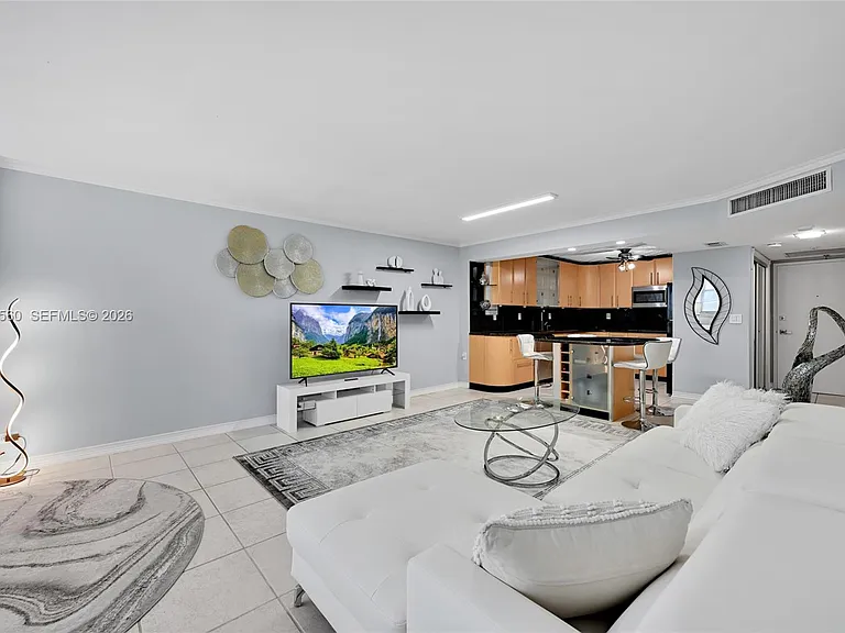 6039 Collins Ave #621 — Photo 11