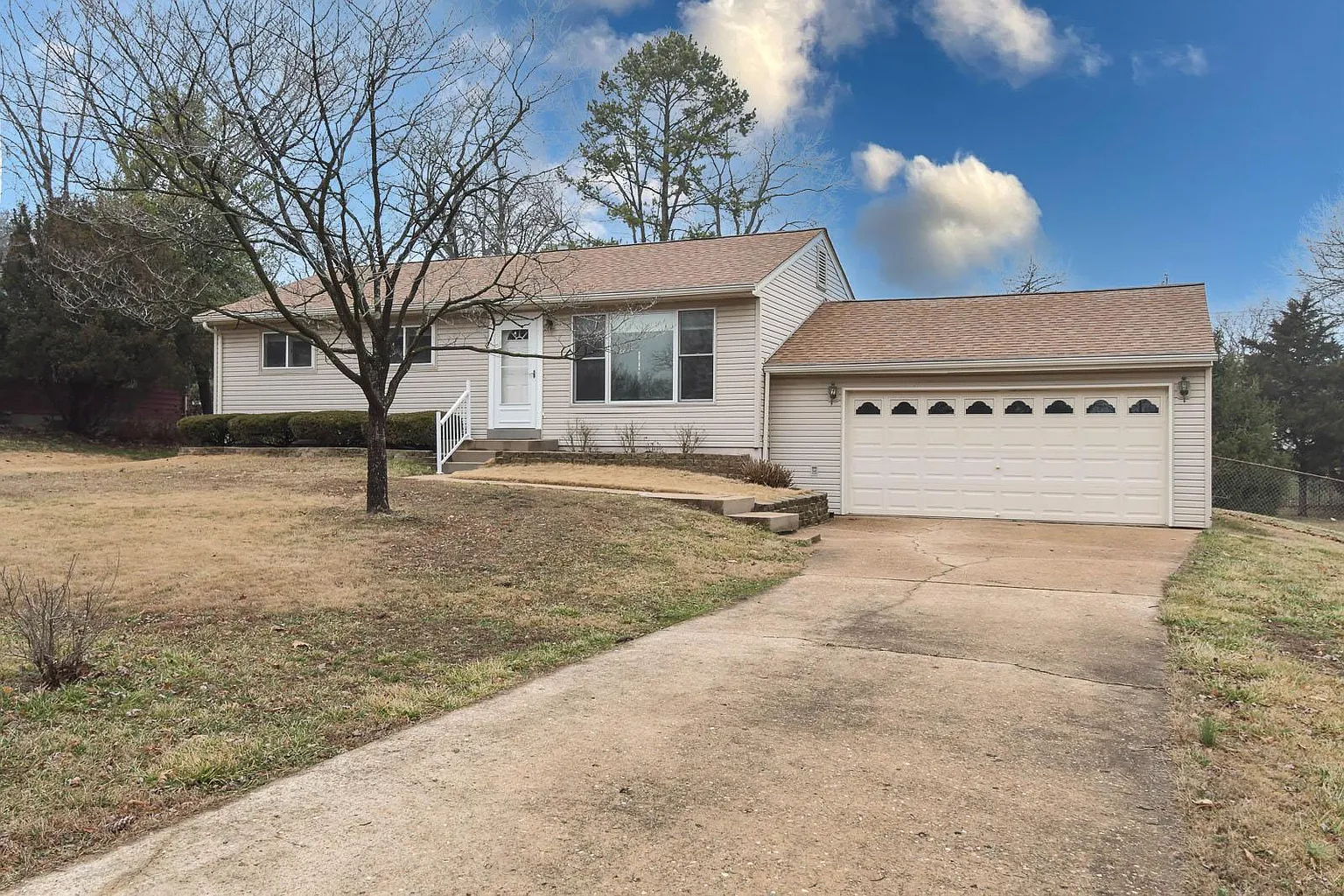 643 Highland Dr photo 1