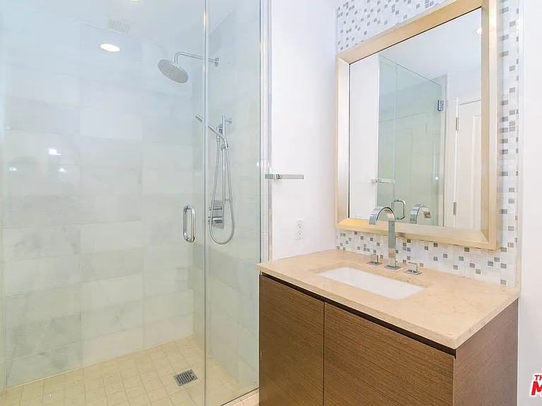 900 W Olympic Blvd #28C — Photo 10