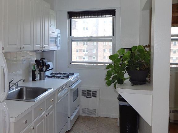 4th image of 191 Willoughby St APT 11G