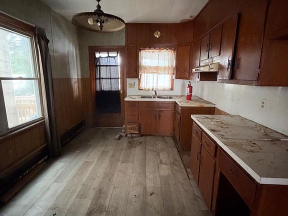 4th image of 315 Washington St