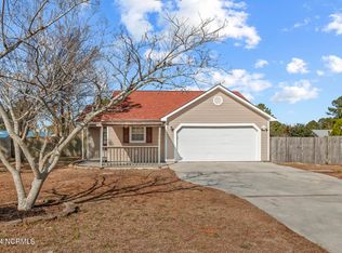 305 Foxtrace Ln, Hubert, NC 28539