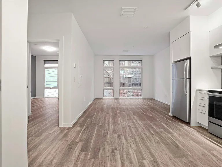 839 Beacon — Photo 9