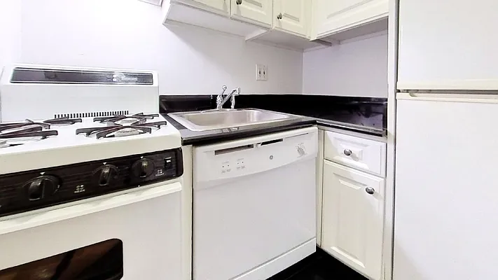 Rented by Bond New York | media 10