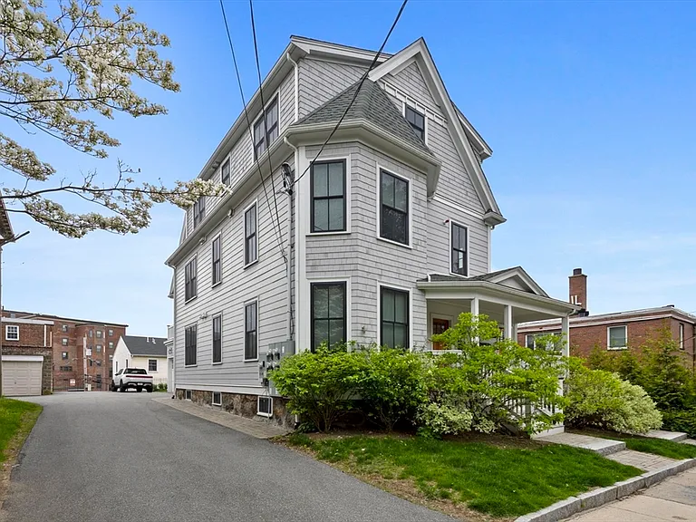 44 Evergreen St #3 — Photo 2