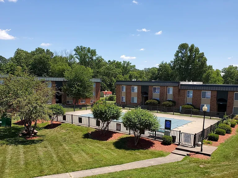 Derby Run Apartments — Photo 96