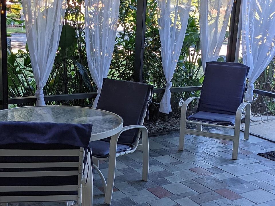 Private screened patio