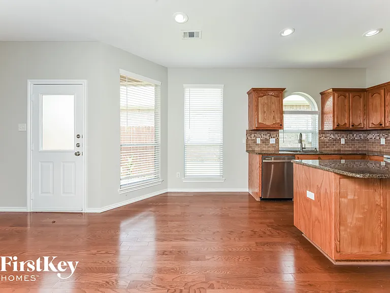 10649 Fossil Hill Dr — Photo 6