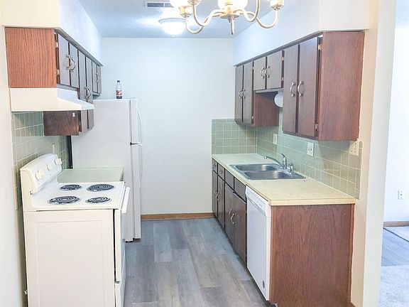 3rd image of 714 Humboldt St APT 11