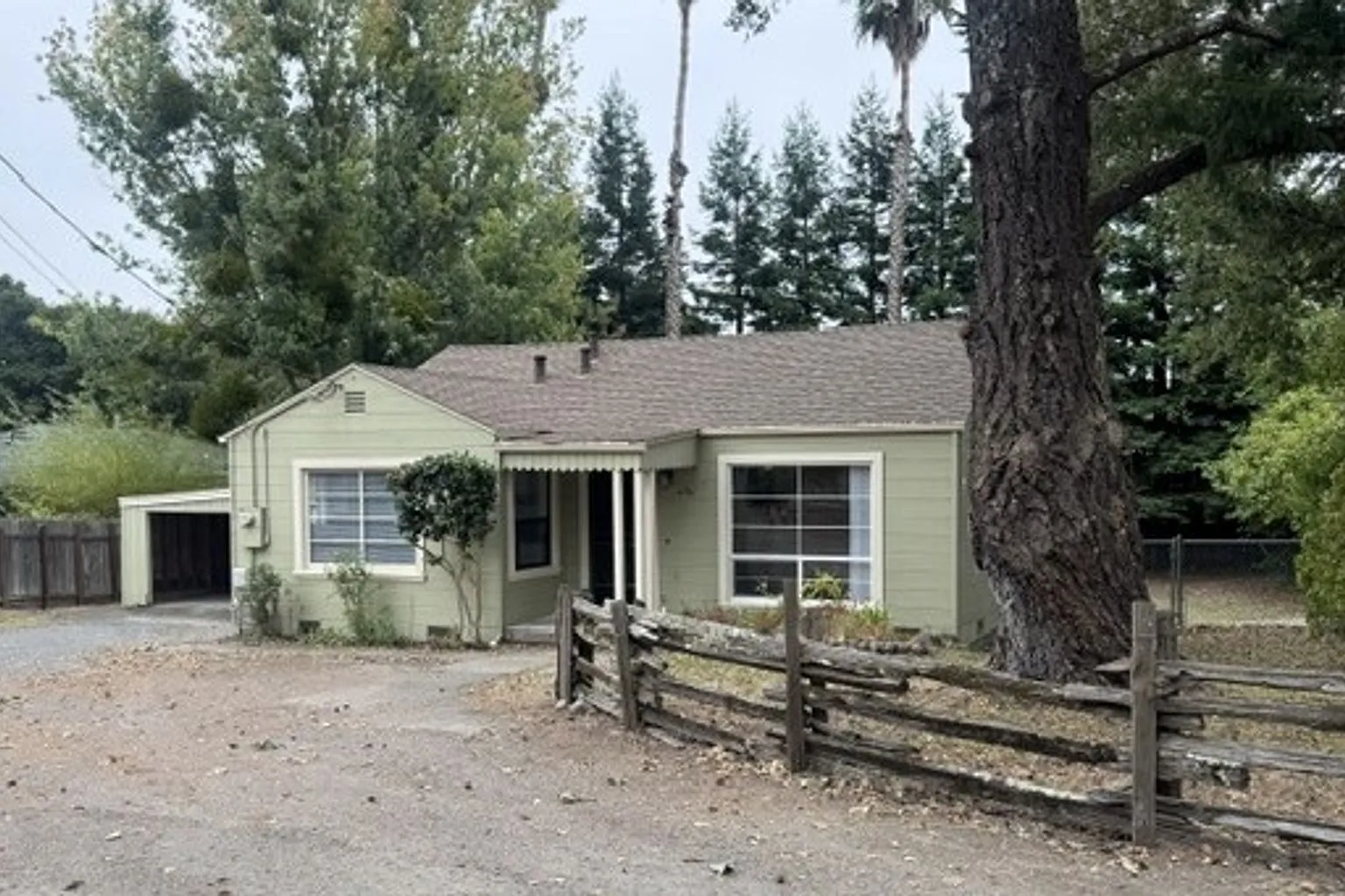 Countryside Adjacent Home with Large Fenced Yard — Photo 1